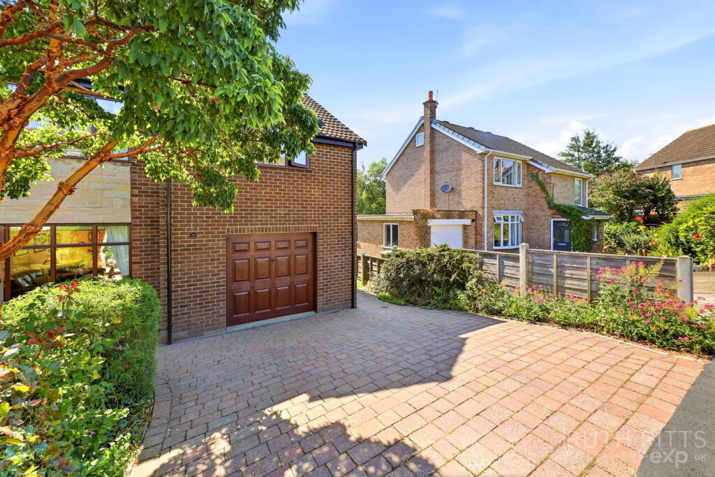 House in Wakefield - View 2