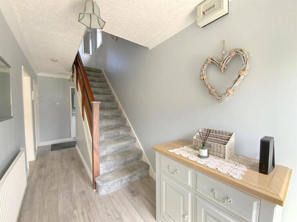 House in Doncaster, Waltham - View 4