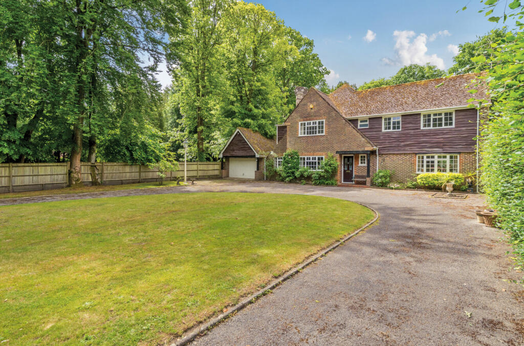 4-bed detached on Hook Road, Ampfield, Romsey, Hampshire, SO51, £950,000