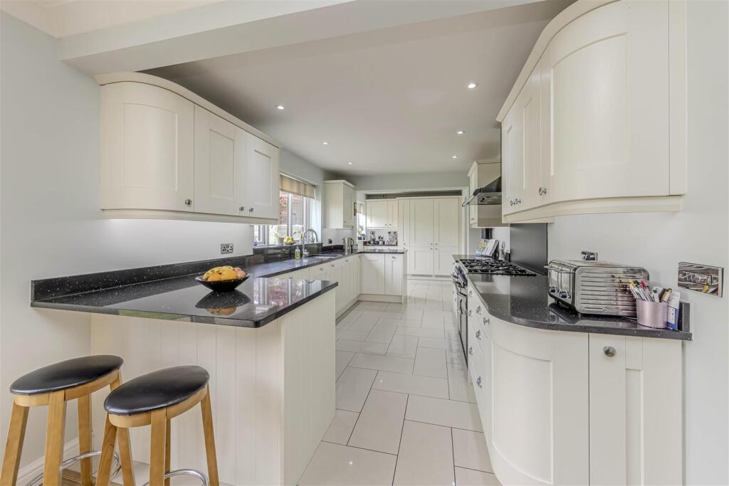 Glebe Court, Cheadle, Staffordshire, ST10 1XU photo 2