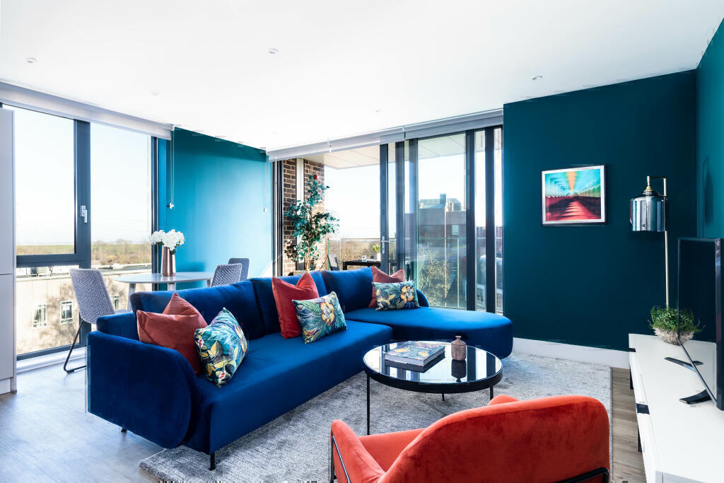 Apartment in Spelthorne, Surrey - View 2
