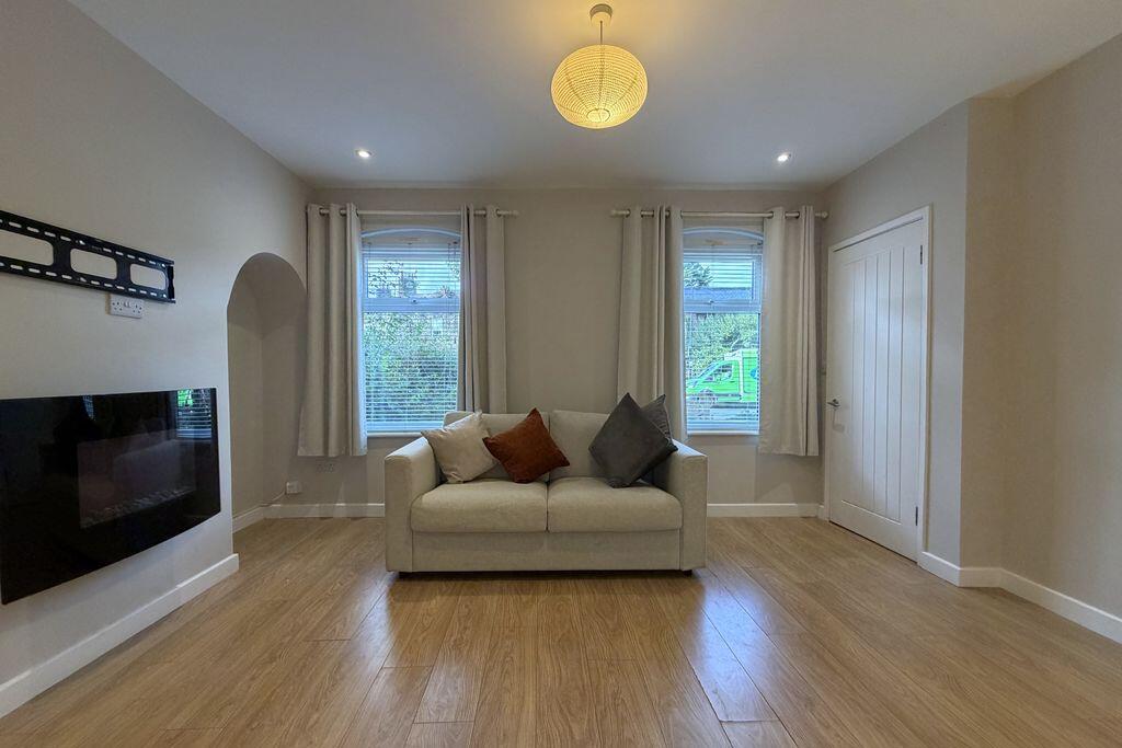 House in London - View 2