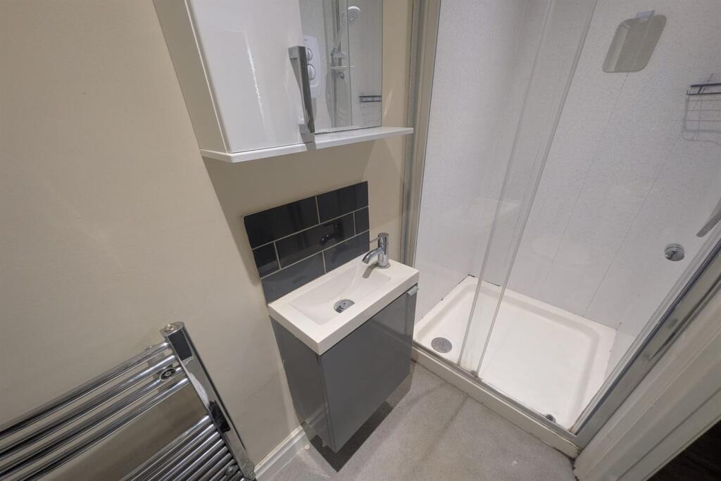 1 bedroom house share for rent