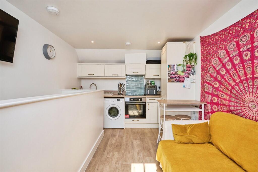 Apartment in Newport, Little London - View 3