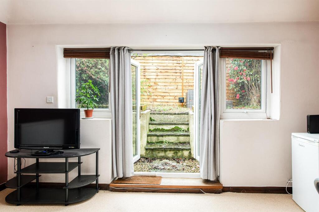 Apartment in Bristol - More