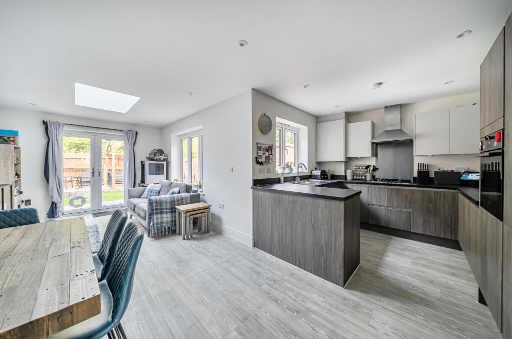 Hurley Drive, Bracknell, Berkshire - View 2