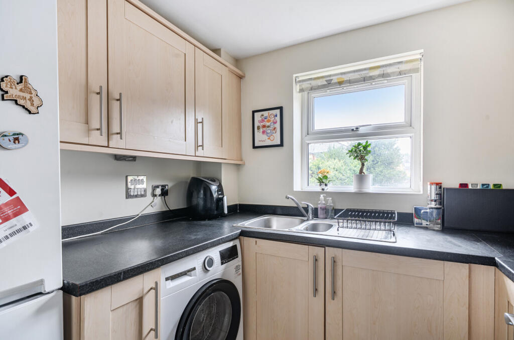 Apartment in Shinfield, Nores Hill - View 3
