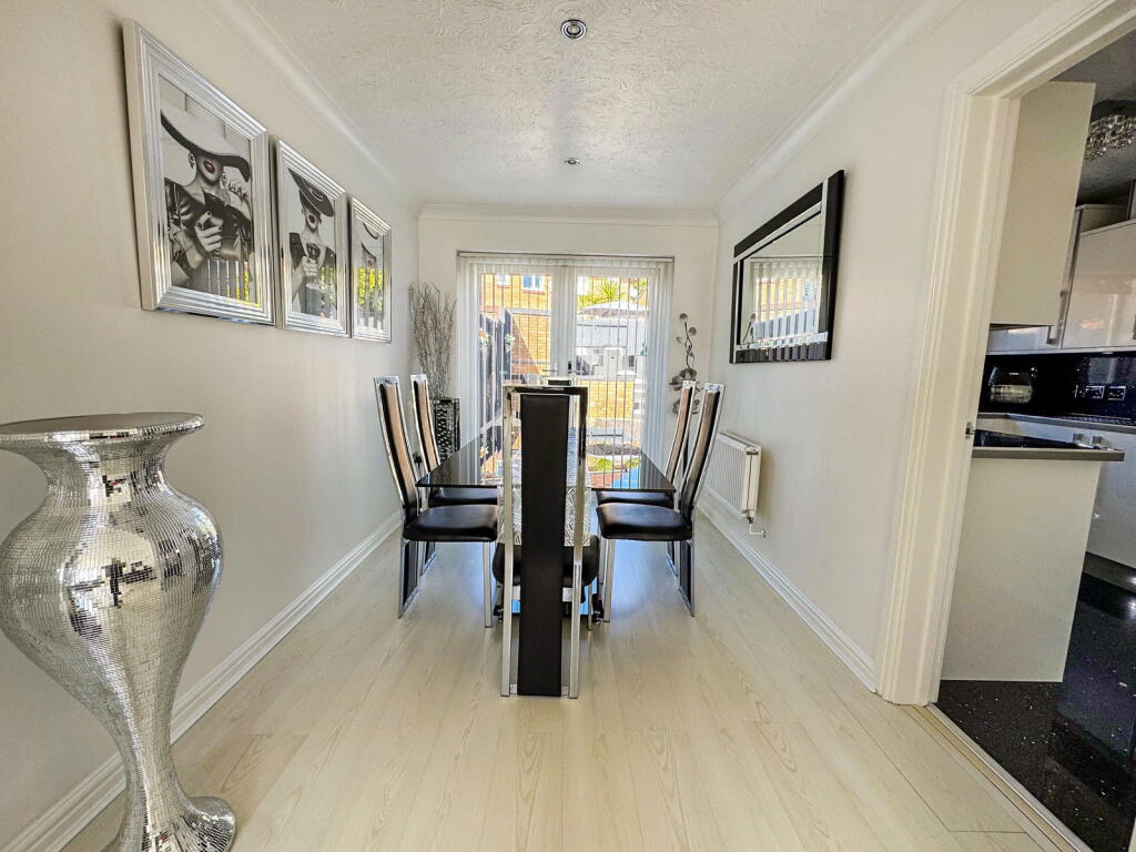 House in Caerphilly, Penyrheol Trecenydd & Energlyn - More