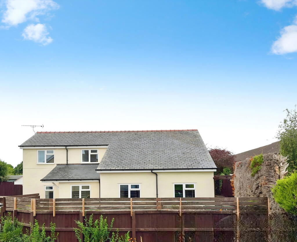 3-bed detached on Weston Rhyn, Oswestry, SY10 7SD, £295,000
