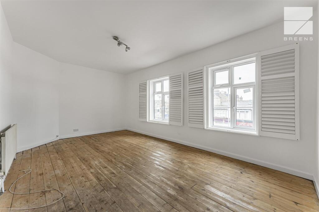 Main image of property: Broadway Parade, Highams park