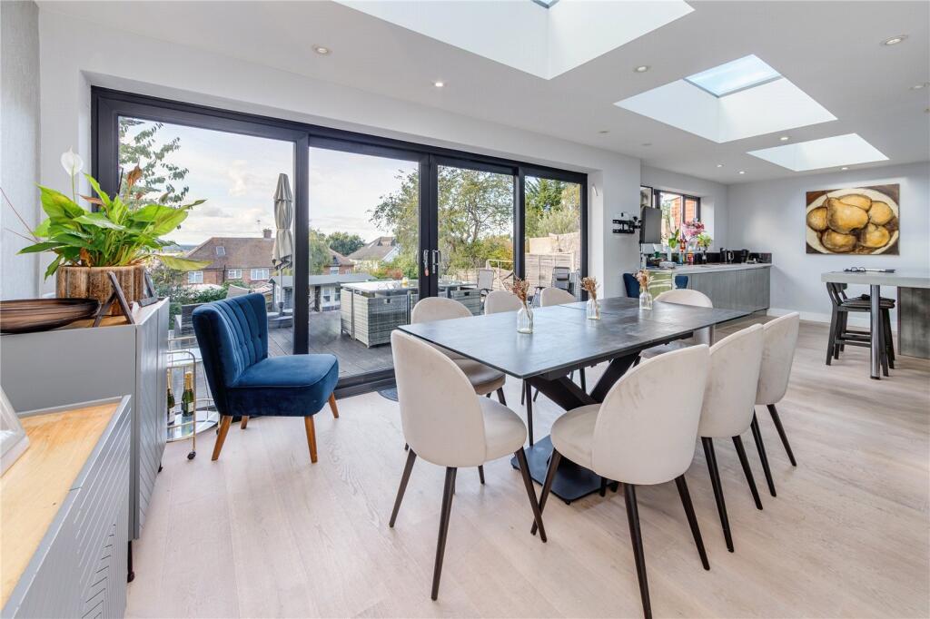 House in Borehamwood, Elstree and Borehamwood - More