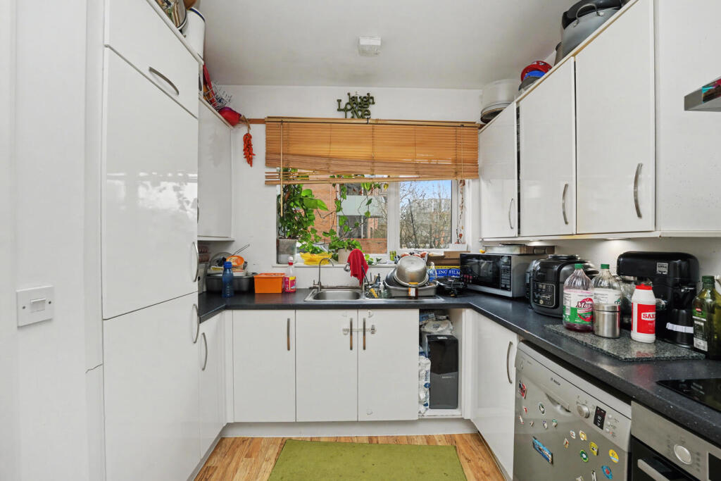 Apartment in London, Carterhatch, Southbury - More