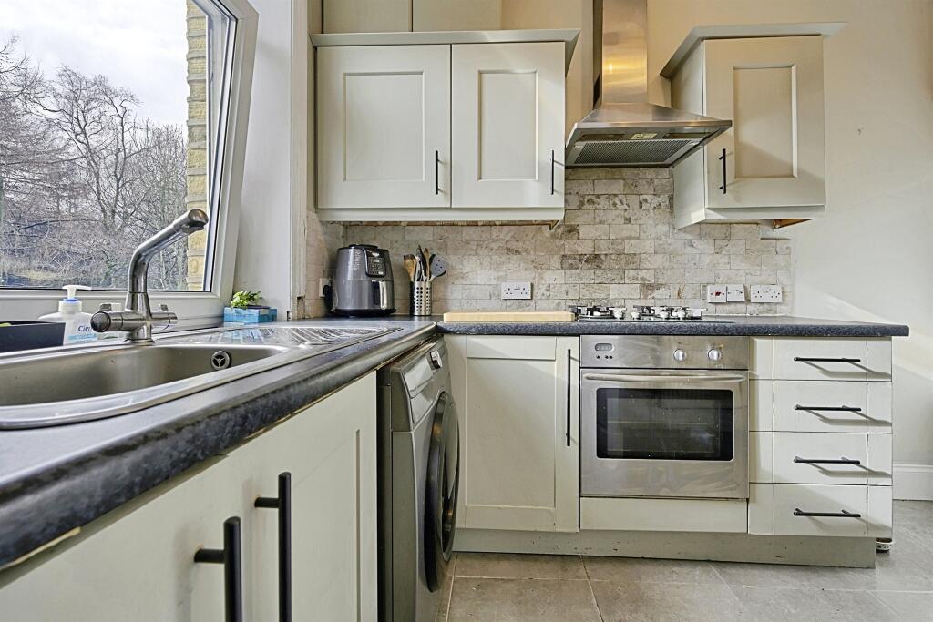 House in Bradford, West Yorkshire - View 3