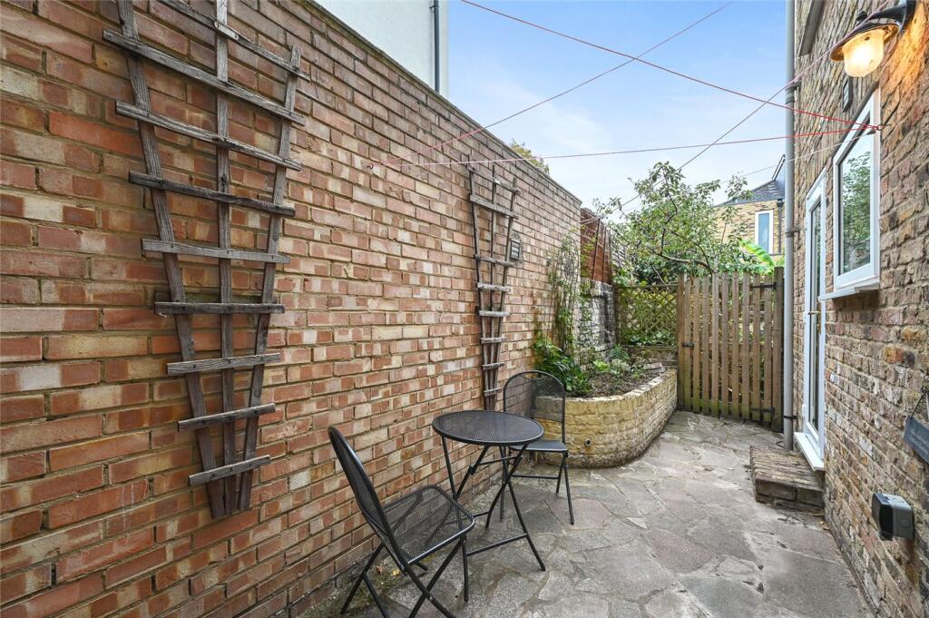 Apartment in London - View 5