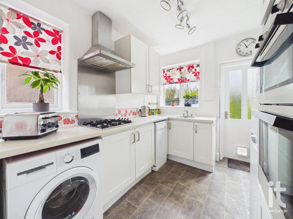 Norbury Crescent, Hazel Grove, Stockport, SK7 photo 3