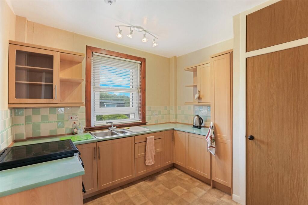 House in Paisley, Inverclyde - More