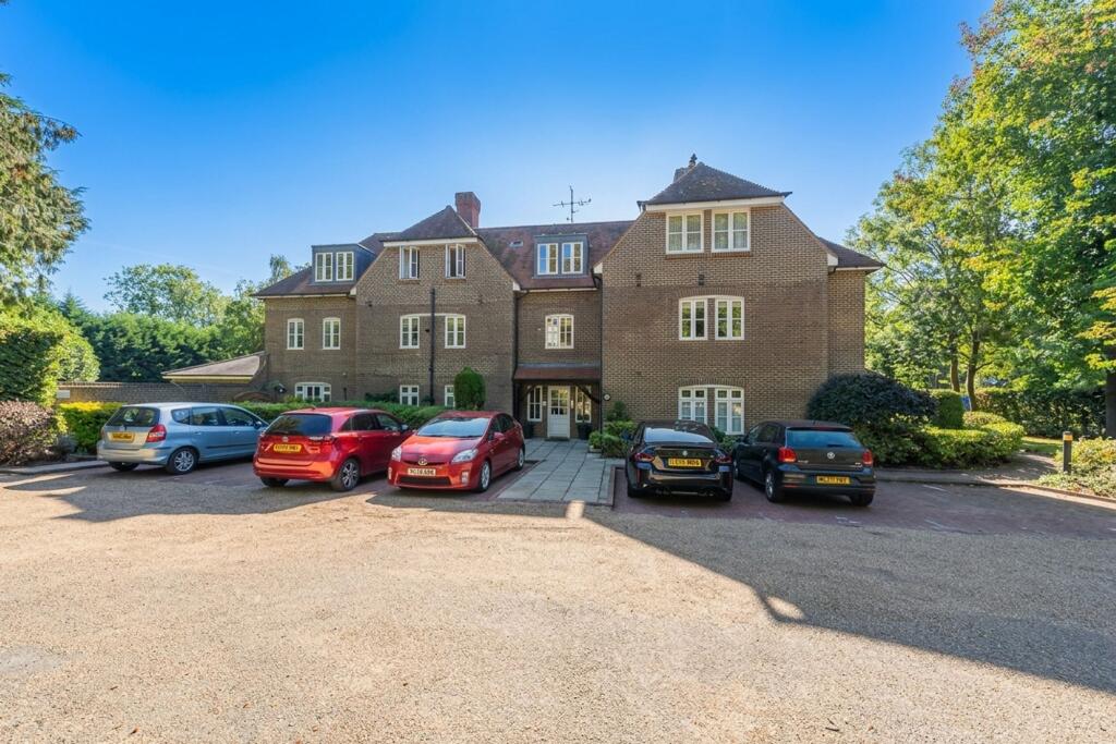 Compton Road, Lindfield, RH16 photo 4