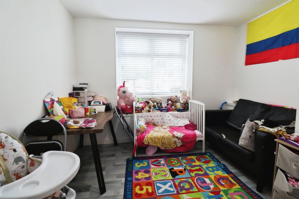 House in Cardiff, Caerau - More