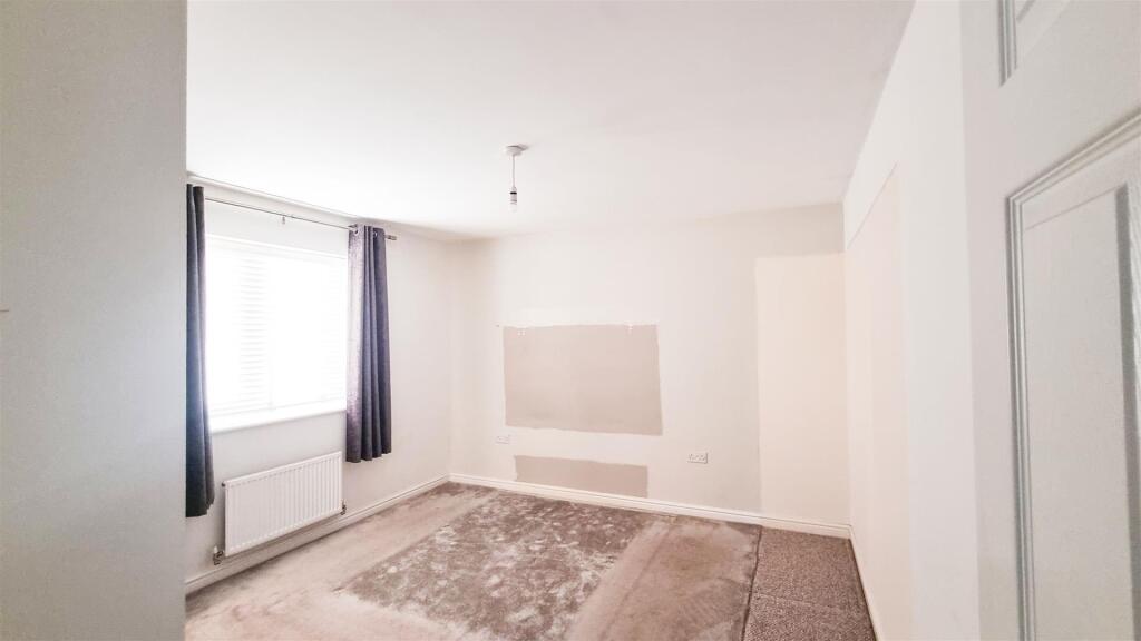 House in Doncaster, Cantley - More