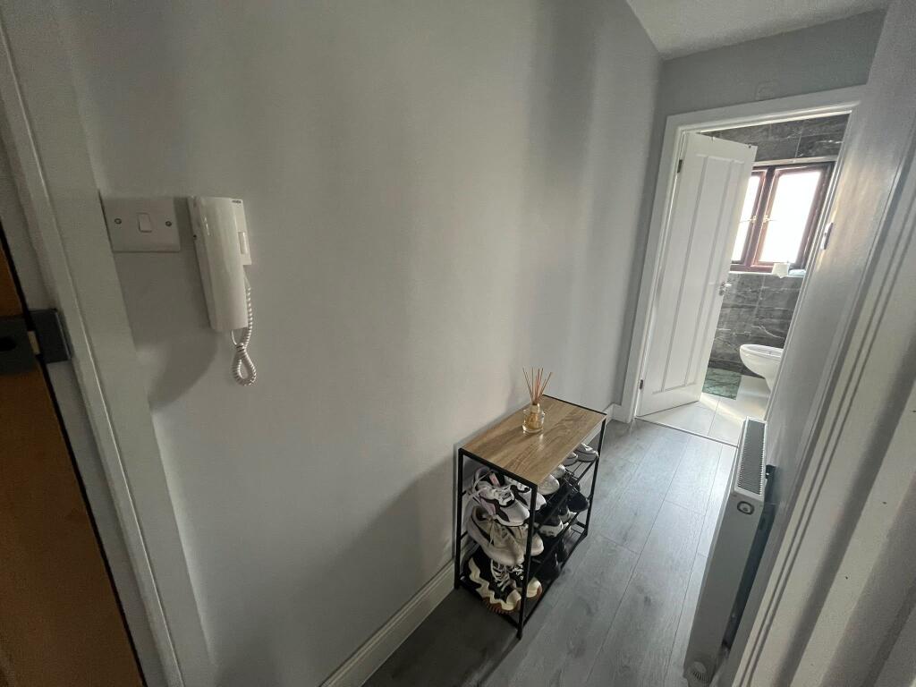 Apartment in Romford - View 4