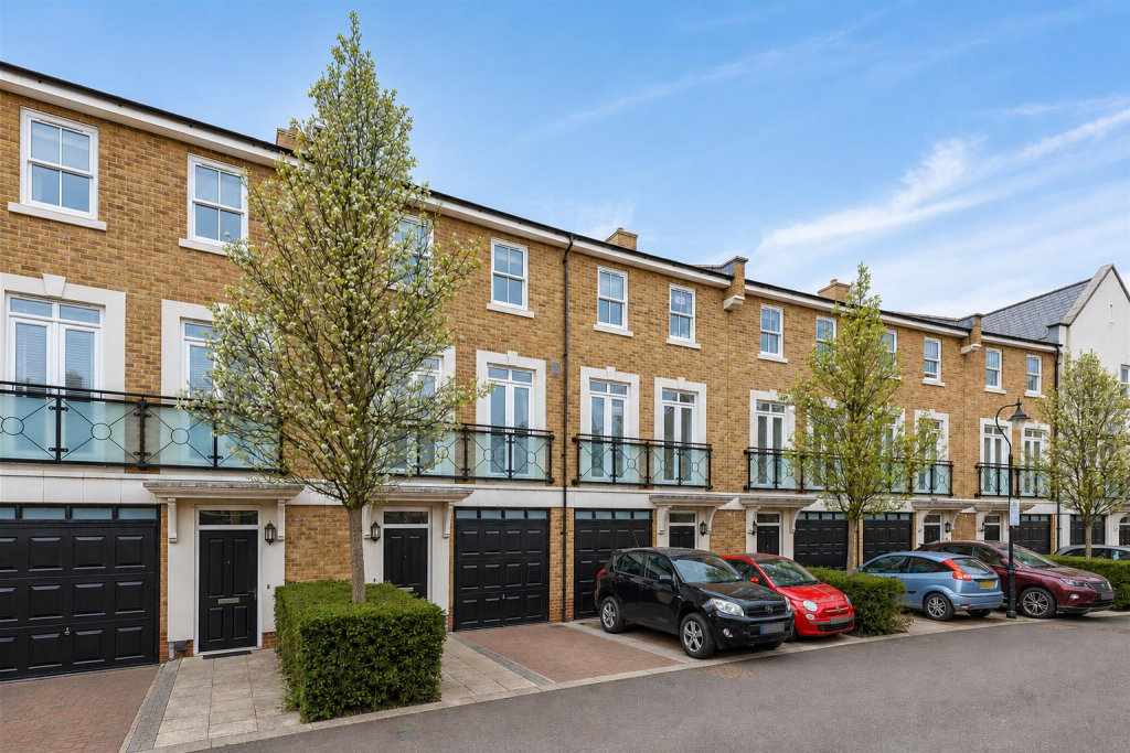 Main image of property: Gillis Square, Putney, SW15