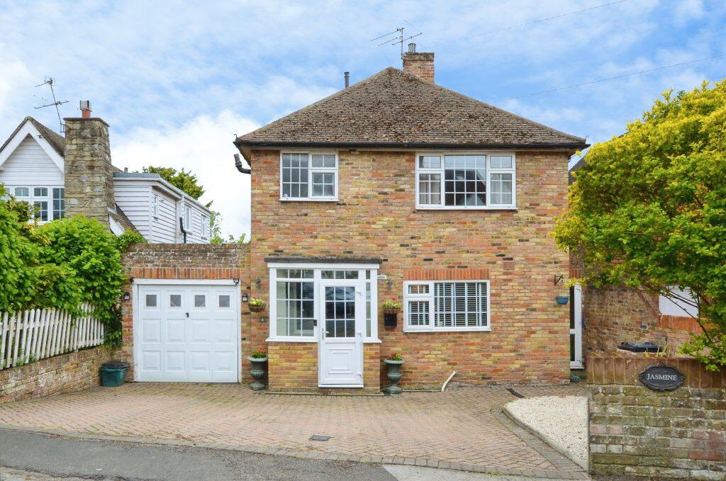 3-bed detached on Sycamore Road, Chalfont Saint Giles, HP8 4LE, £668,000