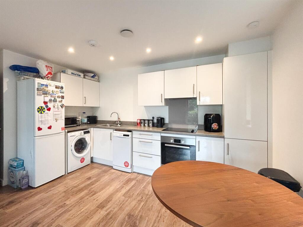 Alice Court, Burgess Hill photo 4