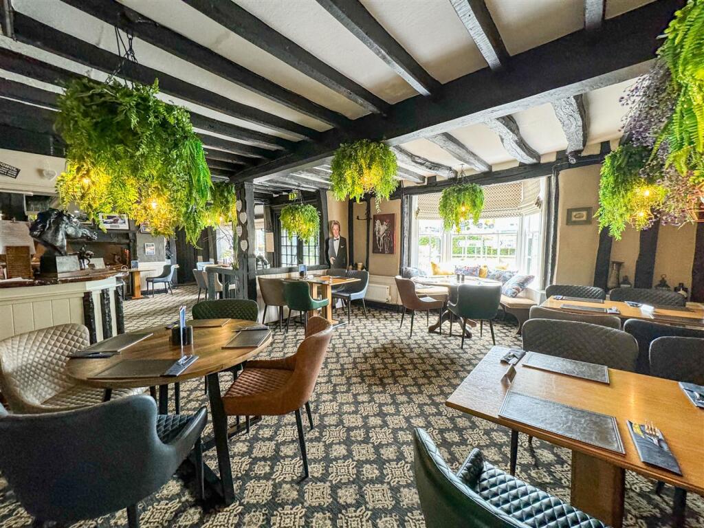 The Bell Inn, Newmarket Road, Kennett photo 4