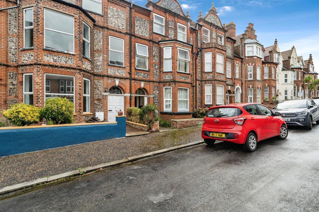 1-bed flat on Alfred Road, Cromer, £150,000