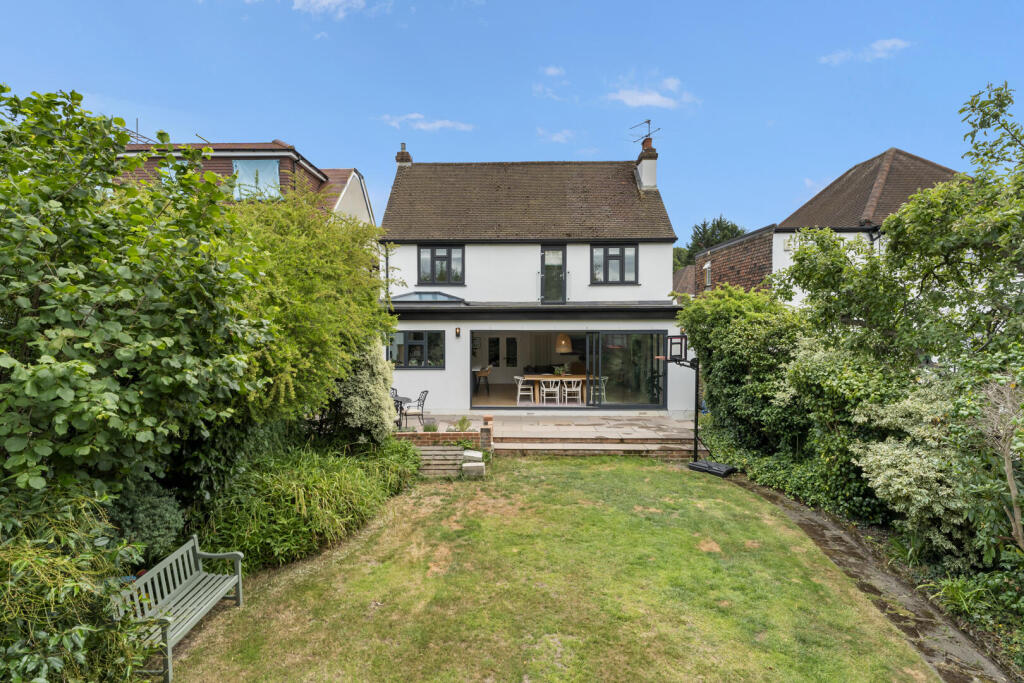 House in Elmbridge, Hinchley Wood - View 4