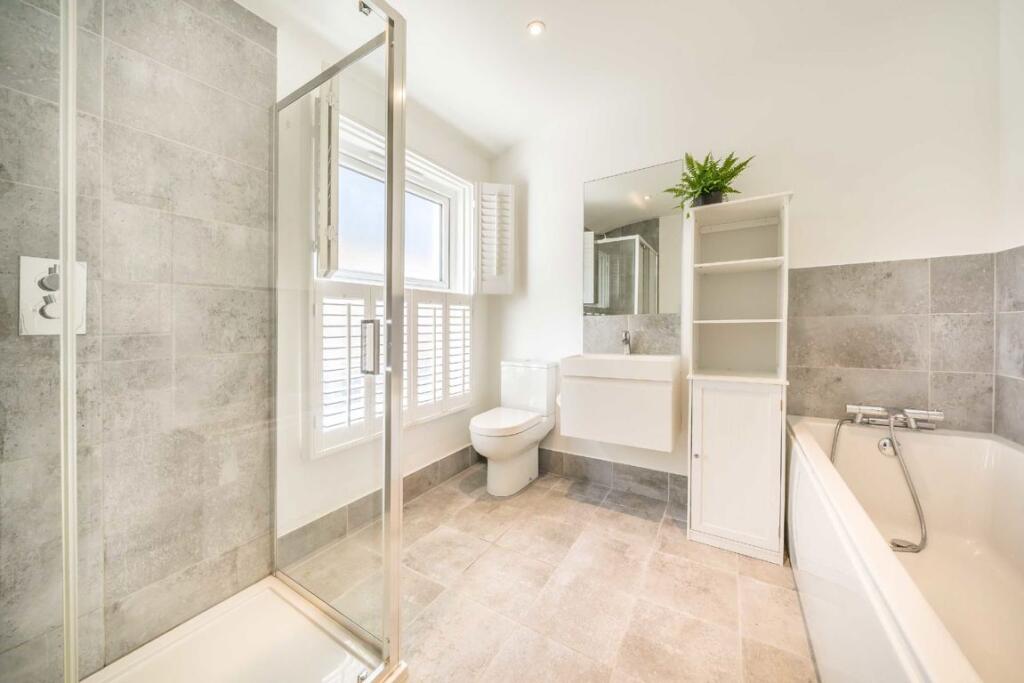 Apartment in London - View 3