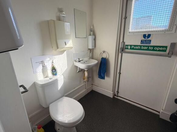 4th Floor WC.JPEG
