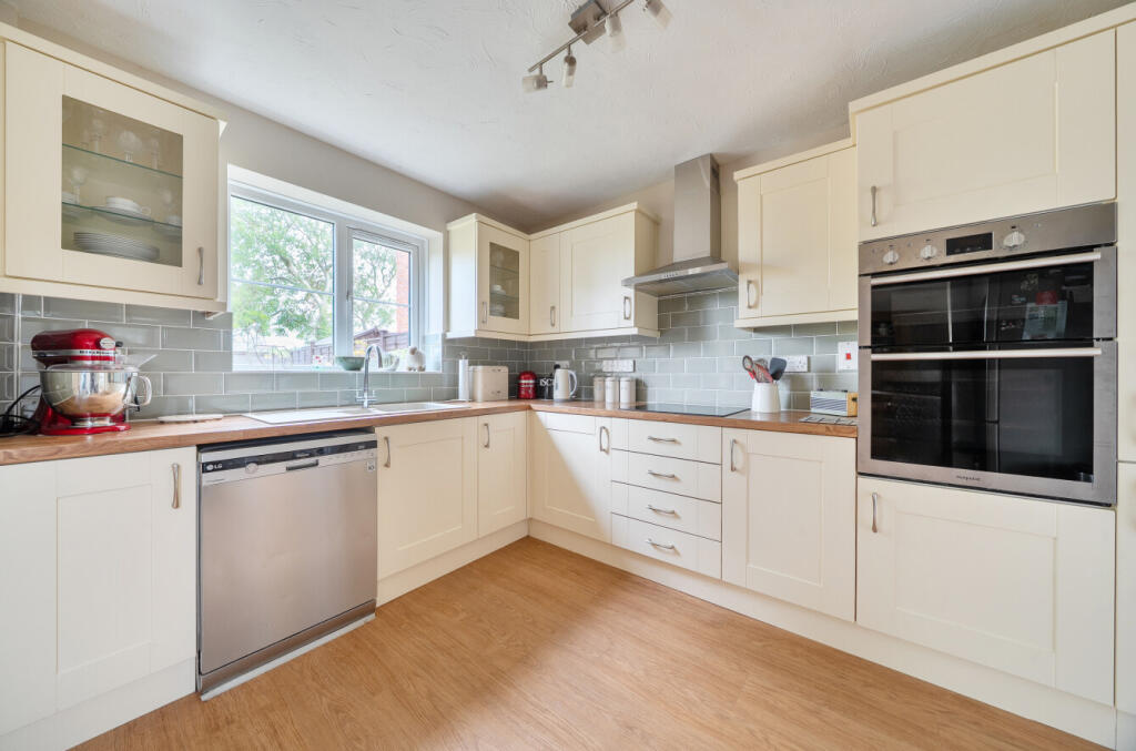House in Taunton - View 4
