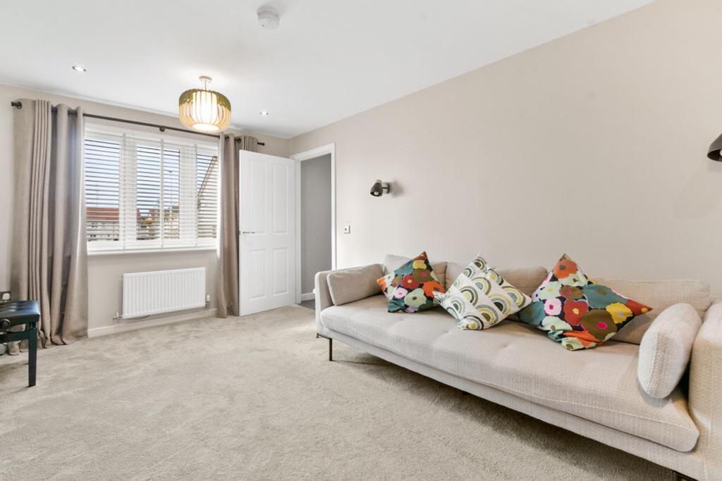 Tahay Crescent, Newton Mearns, G77 photo 3