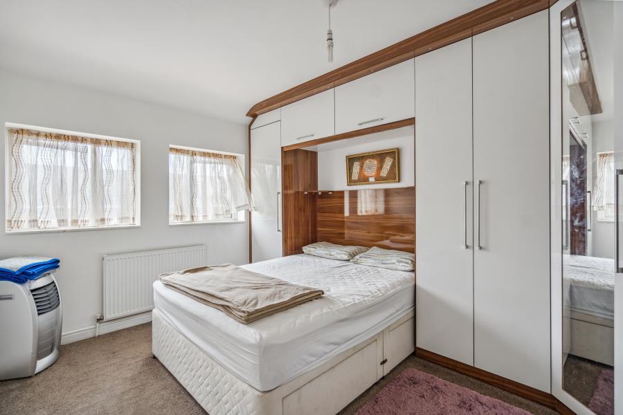 House in Slough - View 5