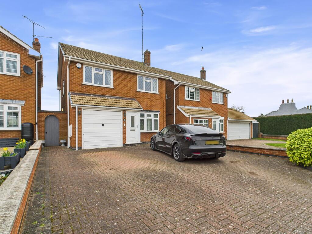 4-bed detached on Longue Drive, Calverton, Nottingham, £300,000
