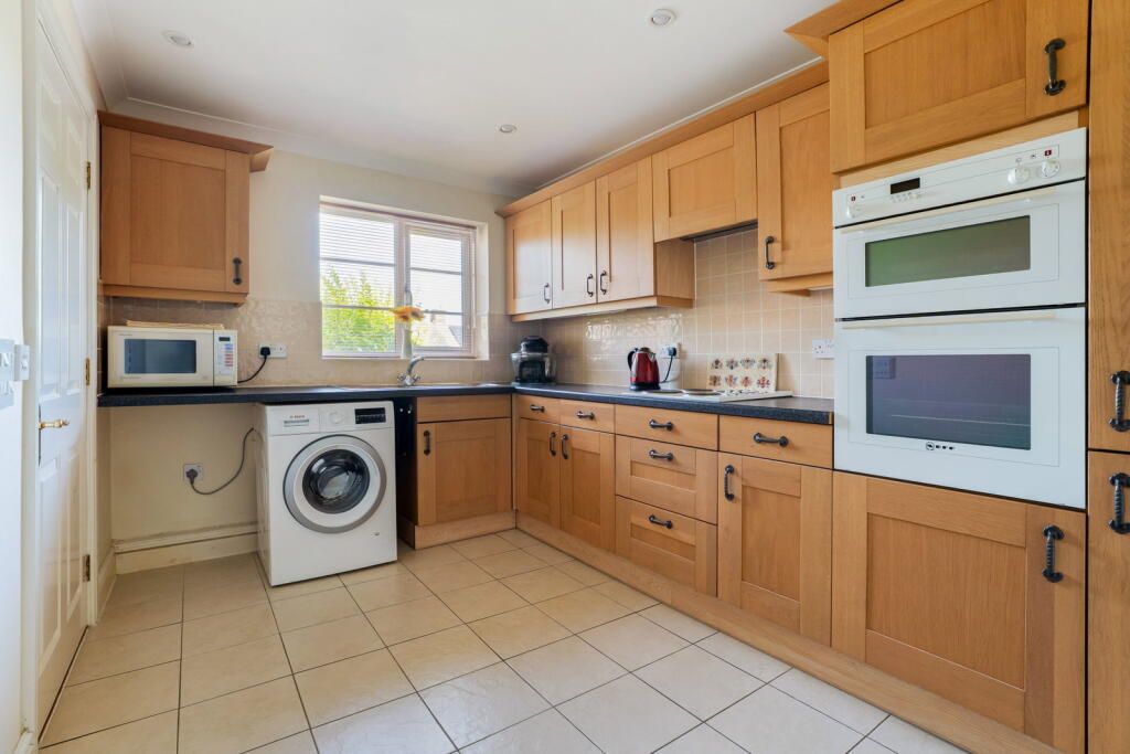 House in Gloucester - View 5