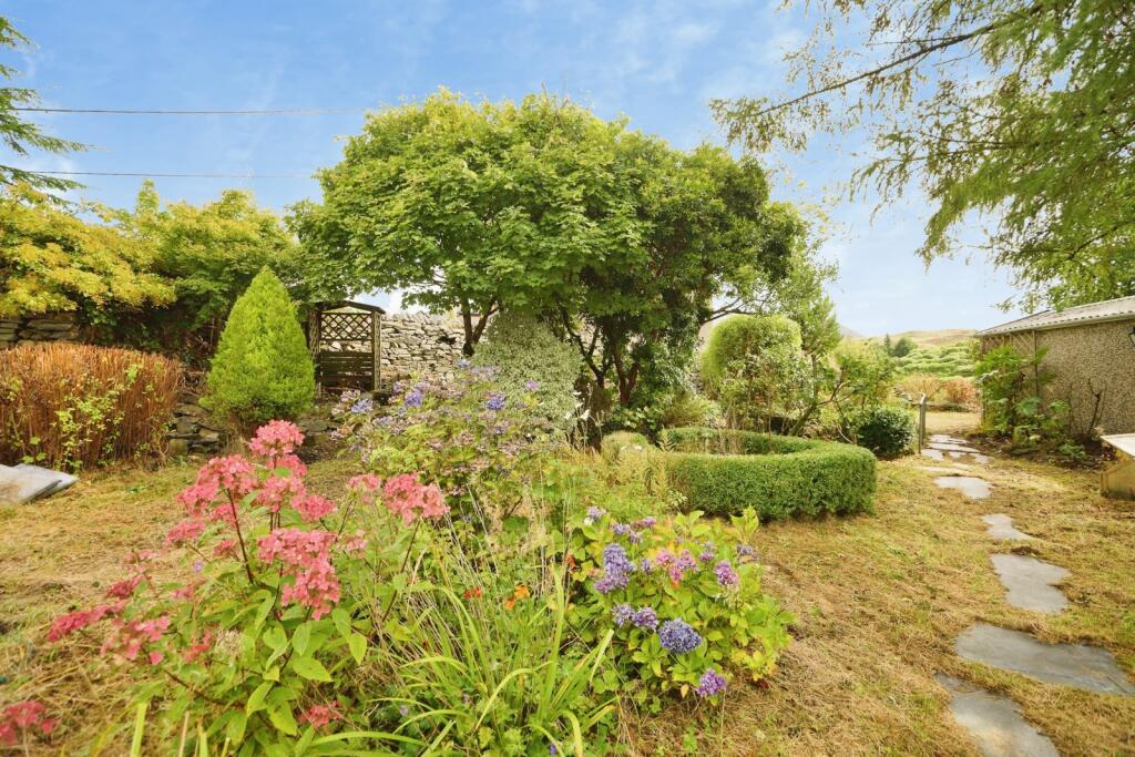 House in Manod, Ffestiniog - More