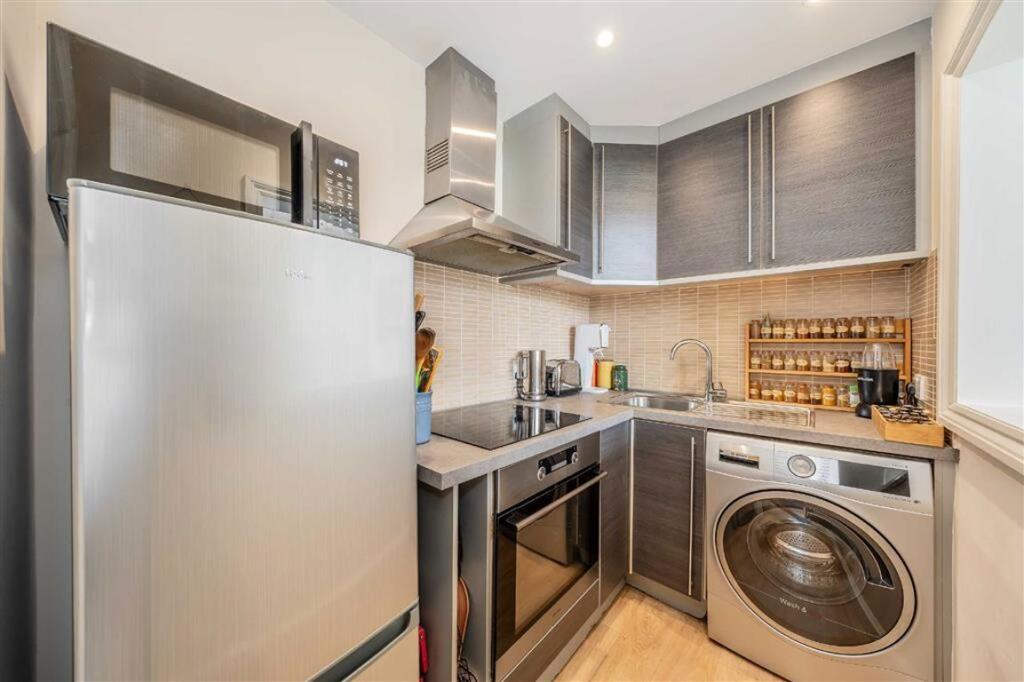 Apartment in London - View 5