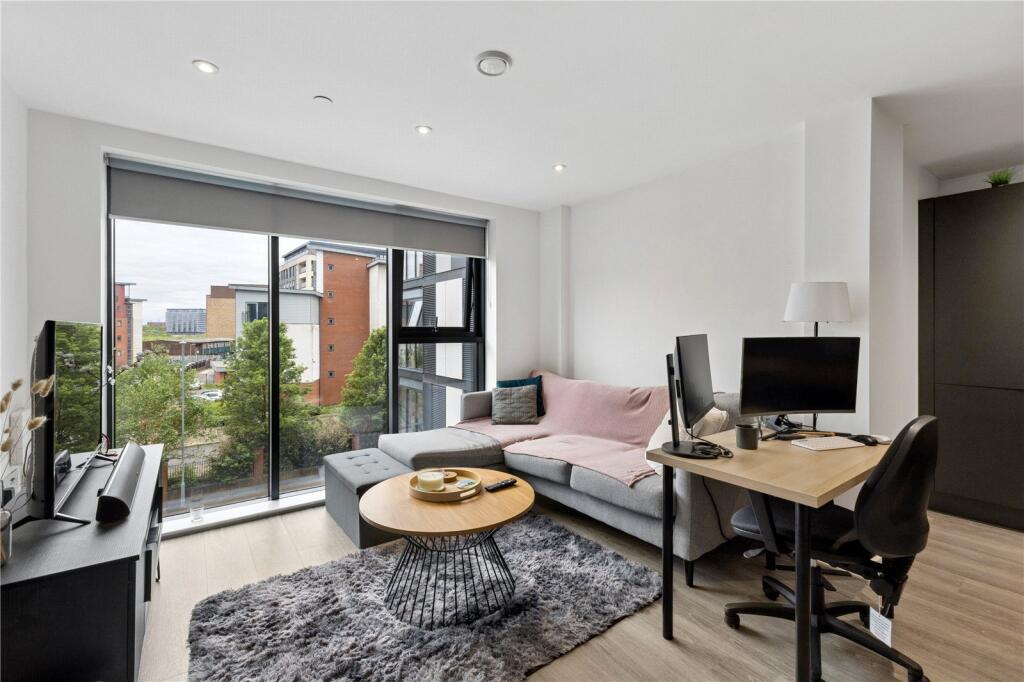 Apartment in Salford, Greater Manchester - View 2