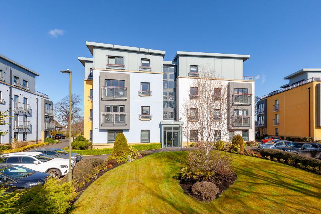 Main image of property: Flat 2, 30 Barnton Grove, Edinburgh, EH4 6EJ