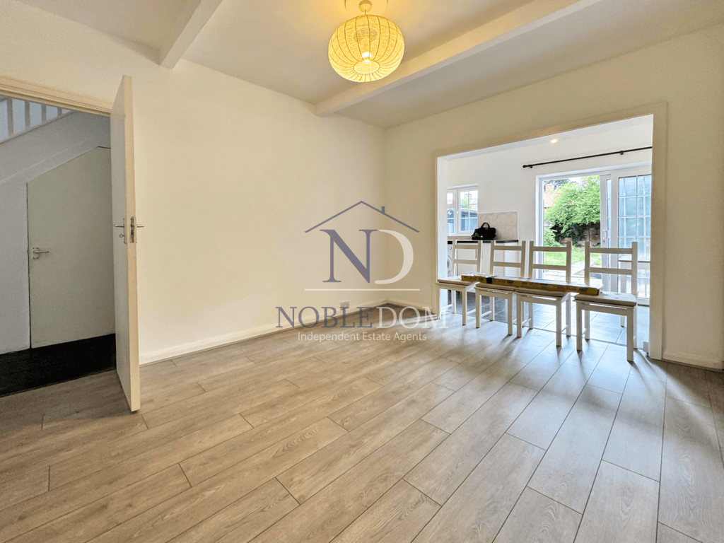 House in Twickenham - View 5
