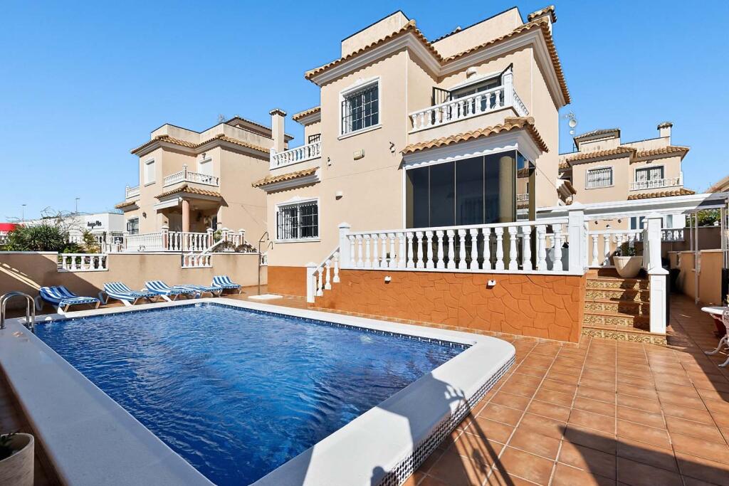 Main image of property: Valencia, Alicante, Pinar De Campoverde