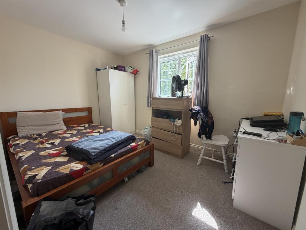 Apartment in Trafford, Old Trafford - View 5