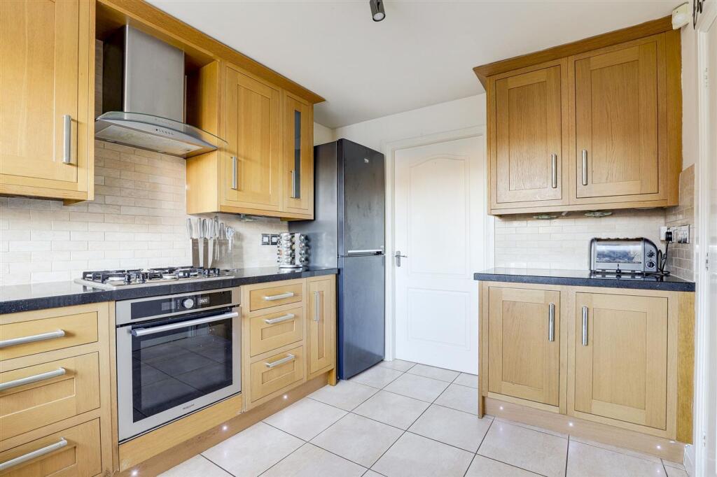 Pennyfields Boulevard, Long Eaton, NG10 photo 3