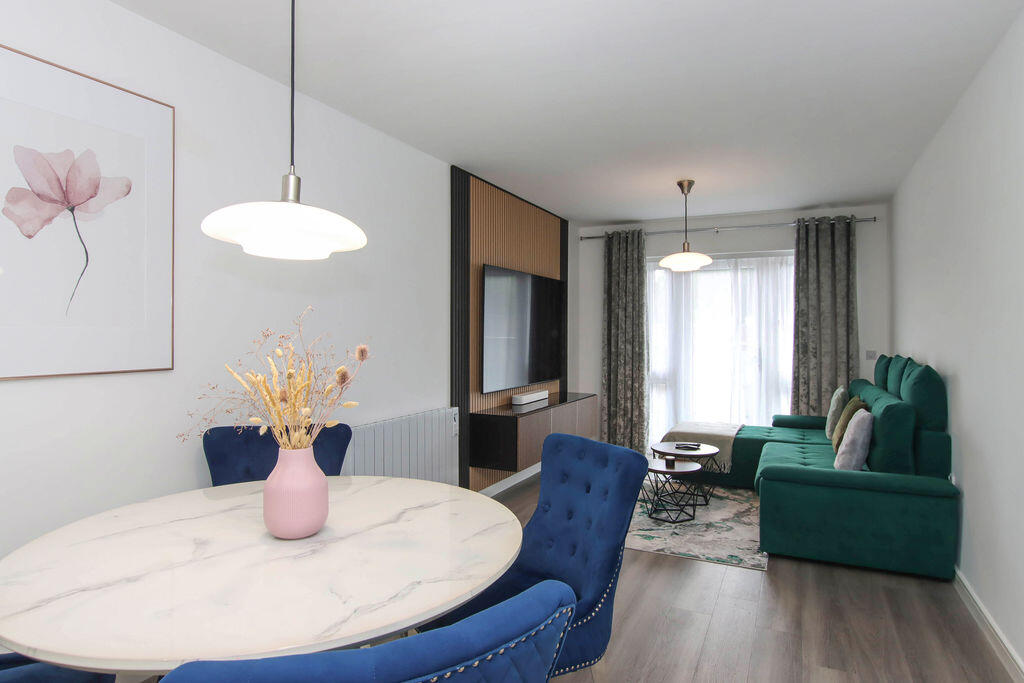 Apartment in Dacorum, Hertfordshire - View 2