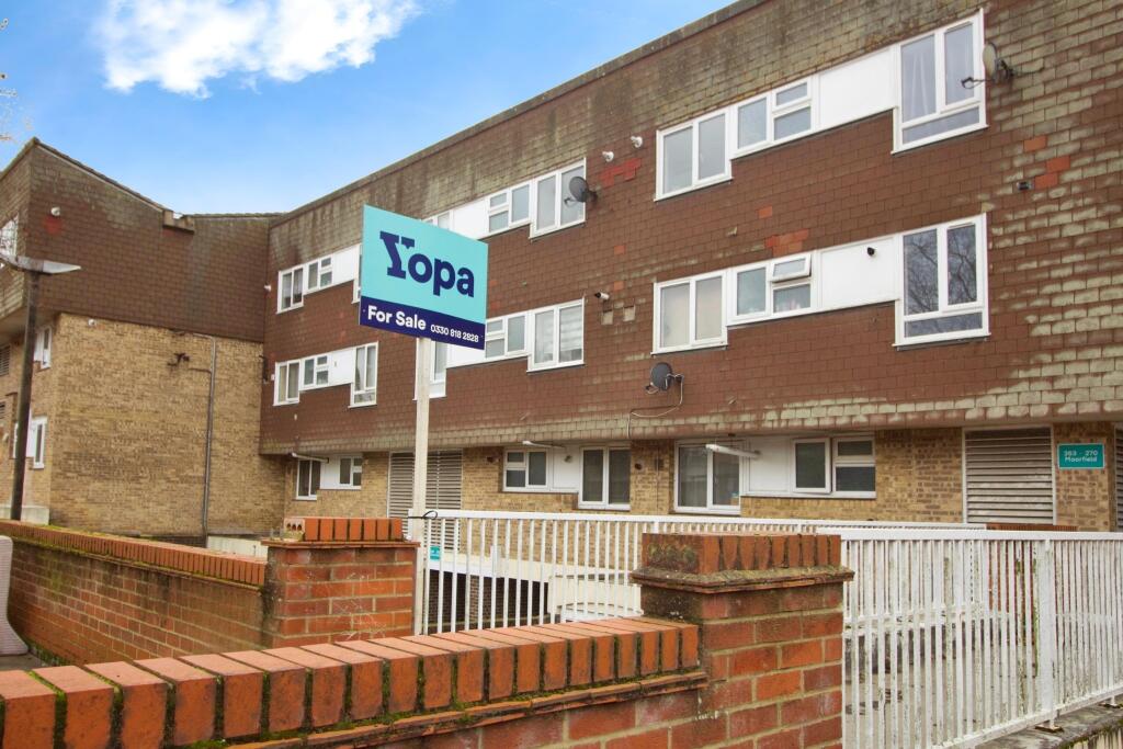 1-bed flat on Moorfield, Harlow, CM18, £149,950