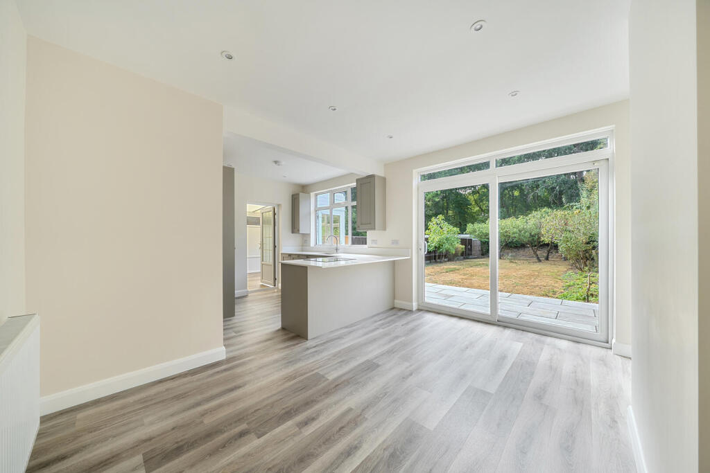 Mead Way, Hayes, Bromley photo 5