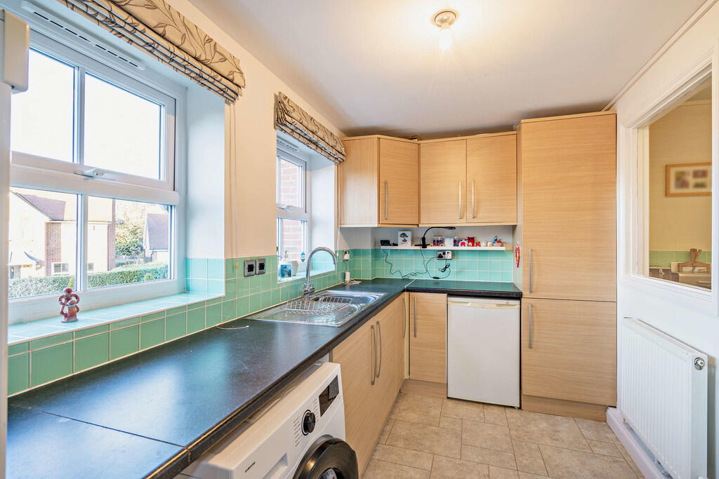 16, Swan Gardens photo 4