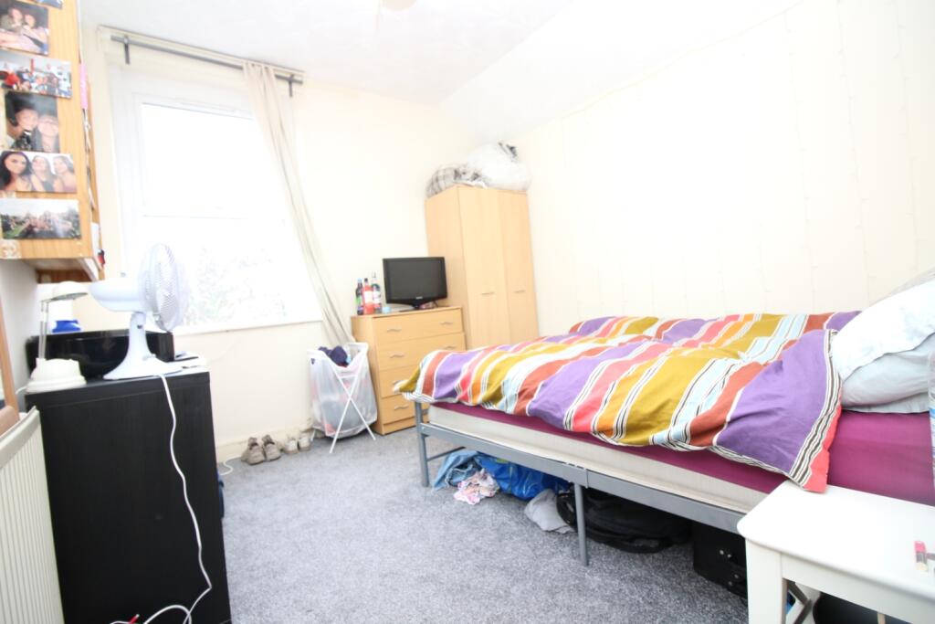 House in Cardiff, Plasnewydd, Roath - More